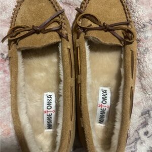 Minnetonka Women's Brown Moccasins with Bow